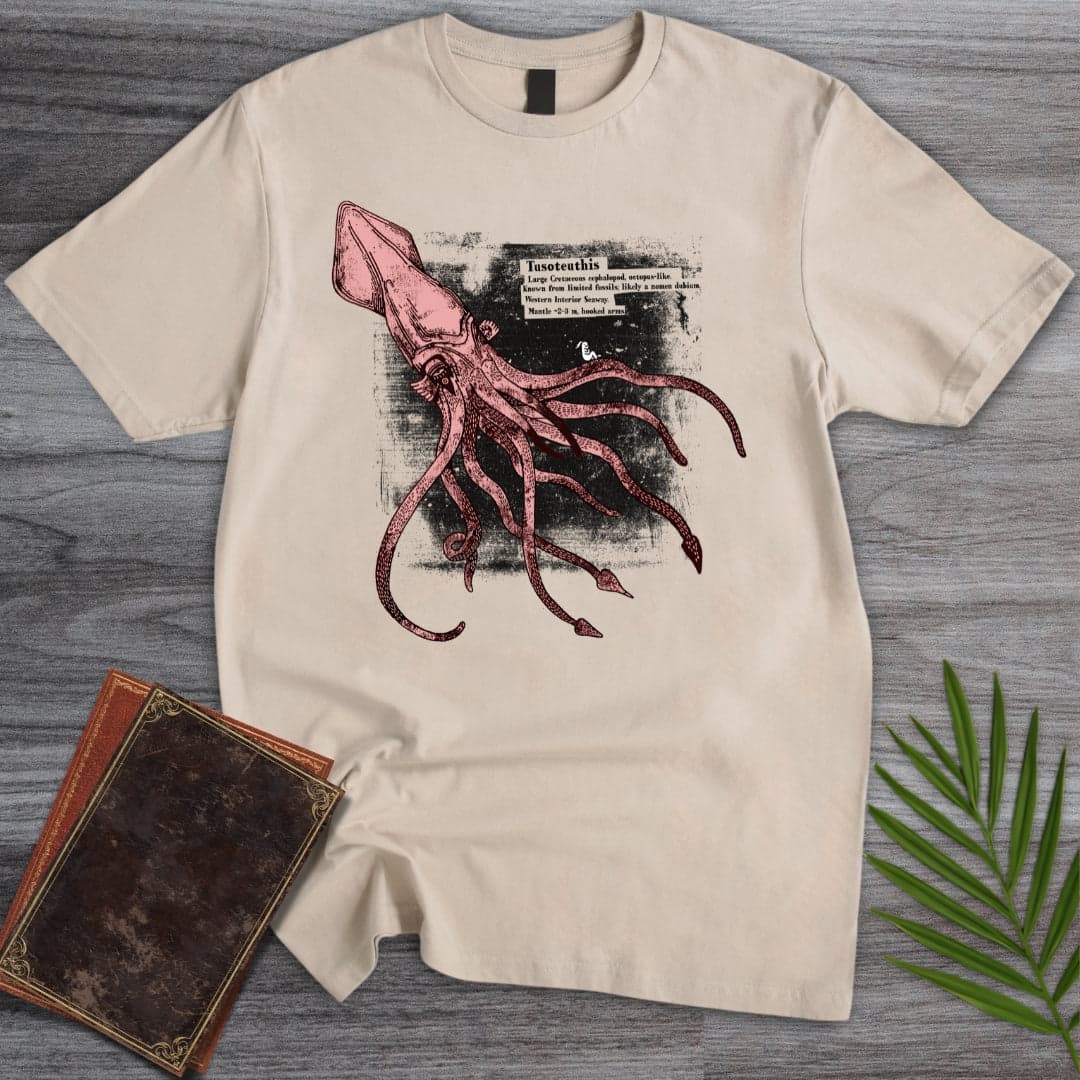 T-Shirt Sand / S Cretaceous Kraken Tusoteuthis T-Shirt (dunyaatay)