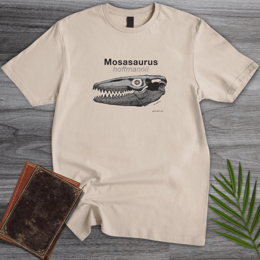 T-Shirt Sand / S Skull of Mosasaurus hoffmannii T-Shirt (palaeoden_art)